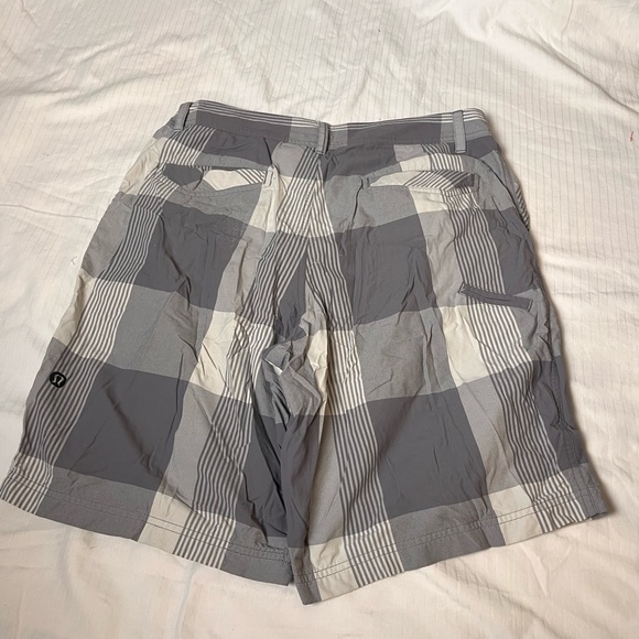 Lululemon men short size 36 - Picture 3 of 4